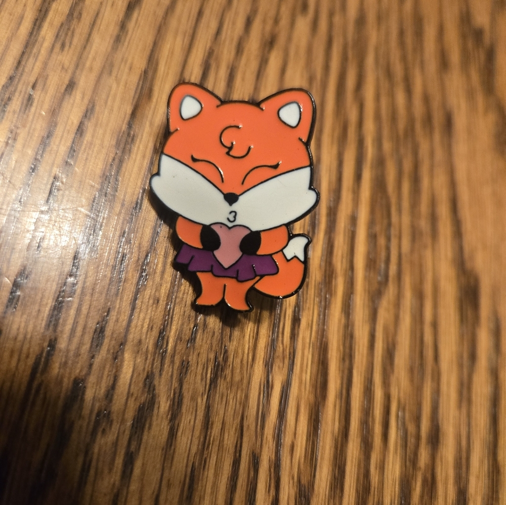 Orange Fox And Heart Enamel Pin - Picture 2 of 3